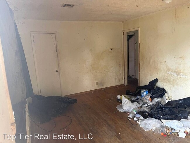 Building Photo - 3 br, 1 bath House - 1809 S Hickory Ave