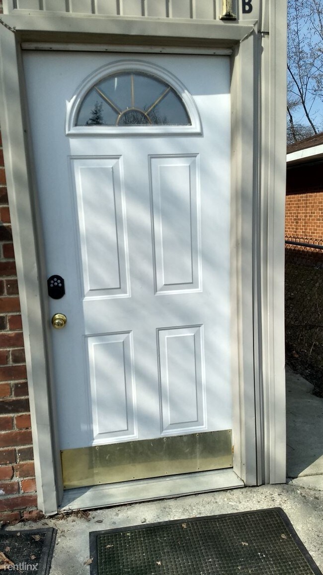 Foto del edificio - 1 br, 1 bath Flat - 26111 Coolidge Hwy Unit B