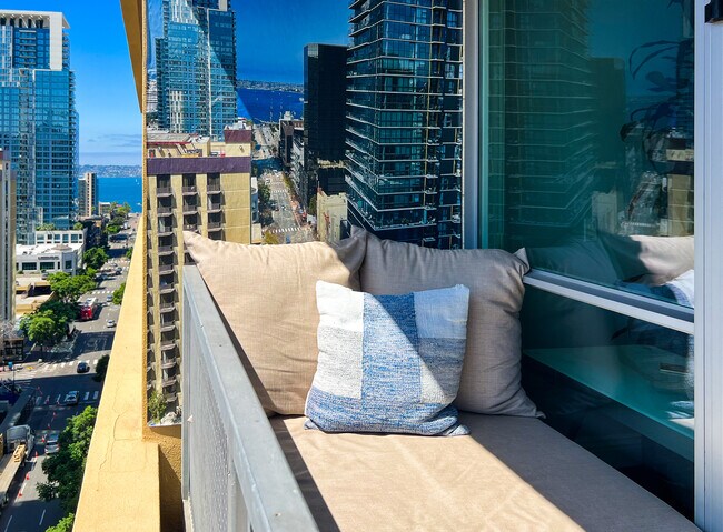 Foto del edificio - 350 W Ash St