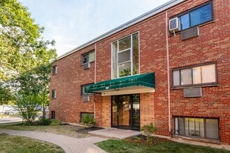 Building Photo - 590 American Legion Hwy