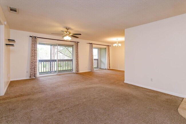 Foto del edificio - **Rent by October 15th and Get 2-Weeks Off...