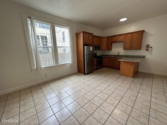 Building Photo - 2 br, 1.5 bath Duplex - 2012 Curtis St
