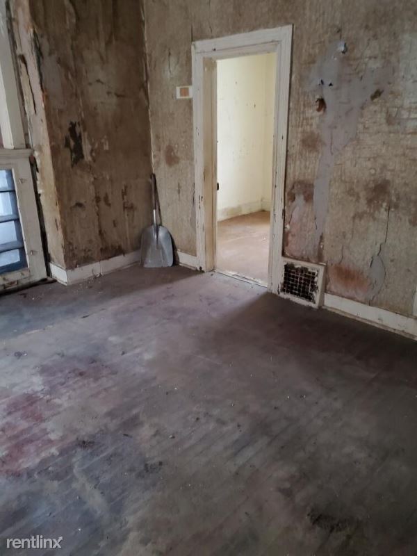 Foto del edificio - 3 br, 1 bath House - 412 N State St