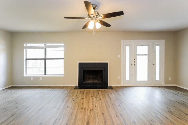 Foto del edificio - 9106 Valley Ridge
