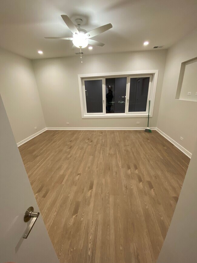 Foto del edificio - 3348 N Ashland Ave