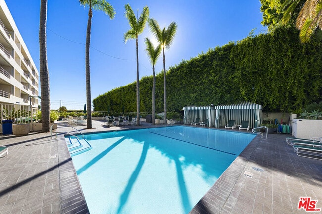 Foto del edificio - 1131 Alta Loma Rd