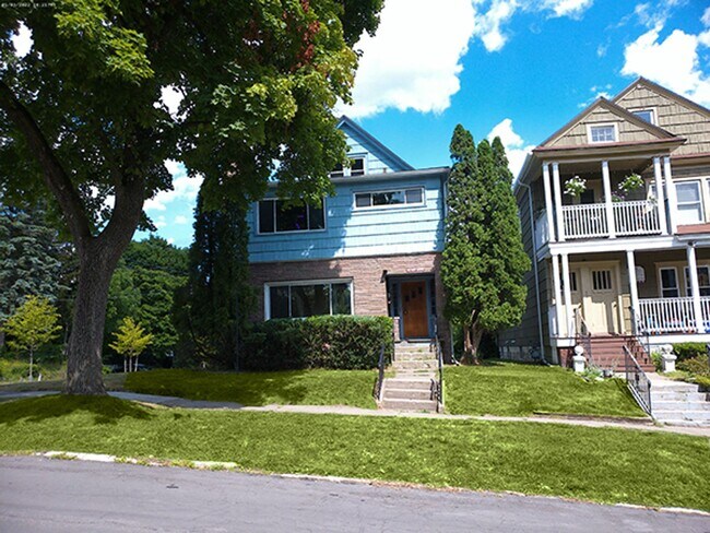 Building Photo - 403 Roosevelt Ave