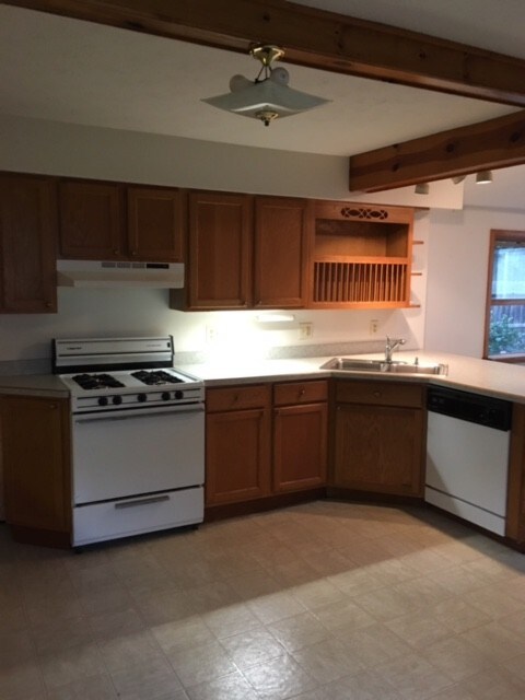 another view of kitchen - 9 Maple Ave
