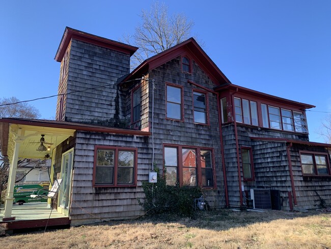 1 large bedroom and bathroom in shared house - 605 Greenbank Rd