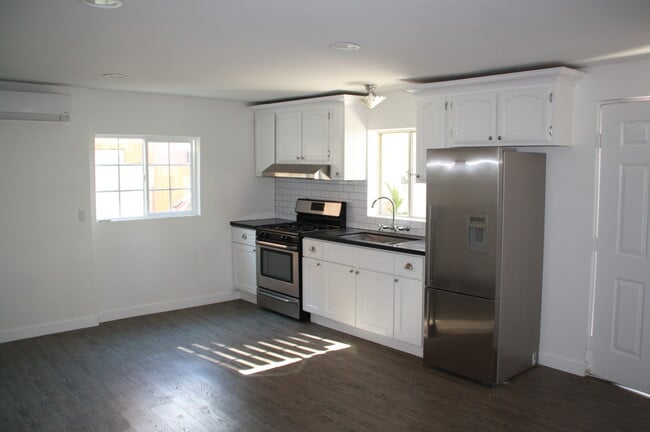 Building Photo - 1012 Laguna Ave