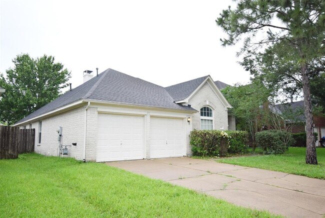 Building Photo - 3530 Kennedy Dr