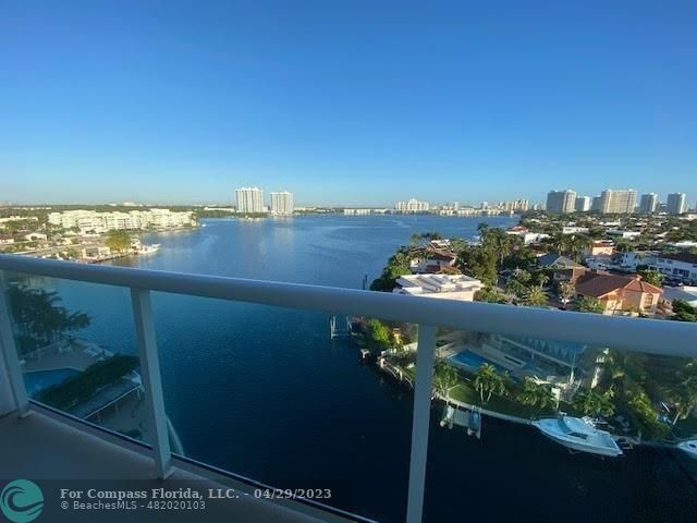 Foto del edificio - 2841 NE 163rd St