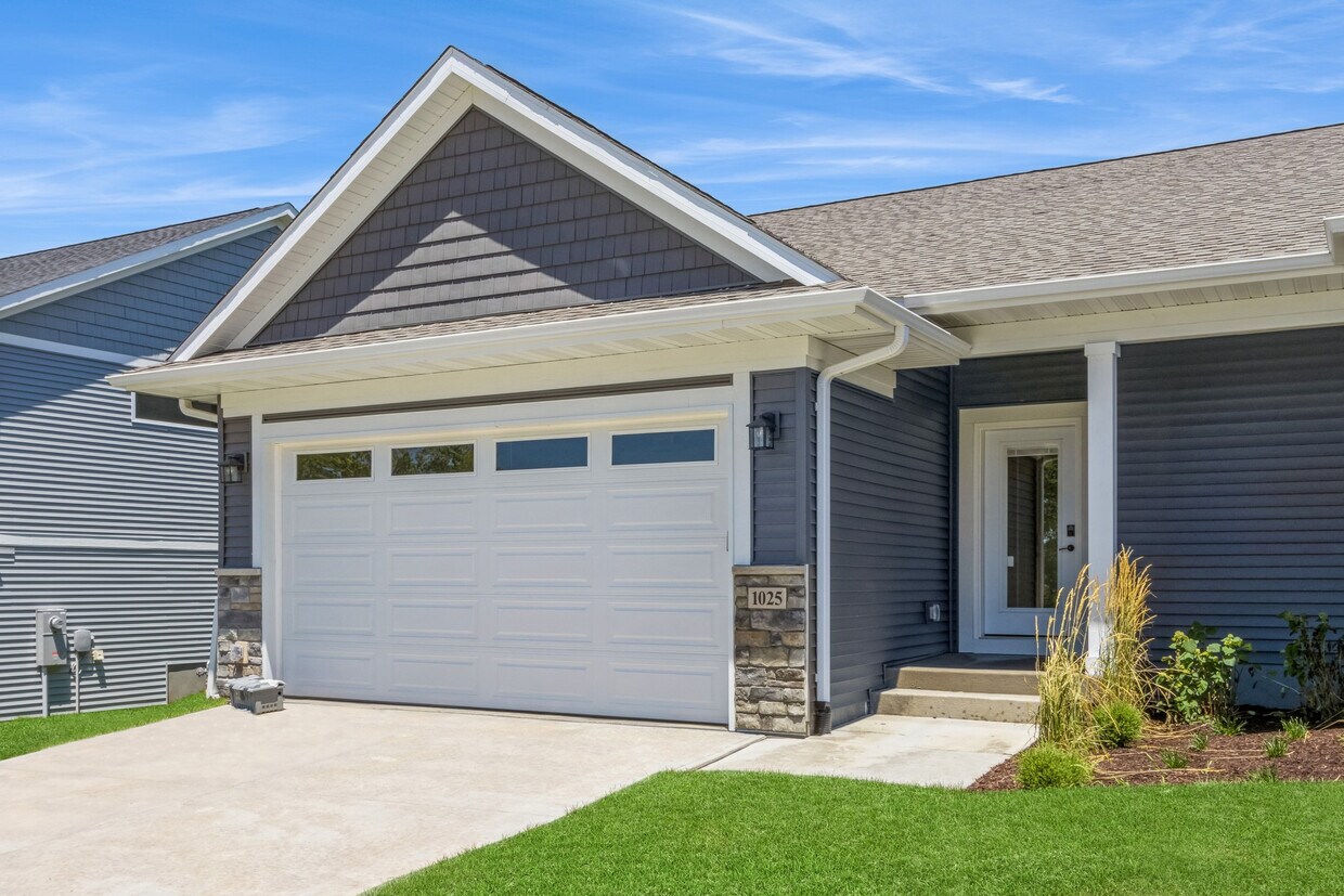 Foto principal - 1025 Switchgrass Ln