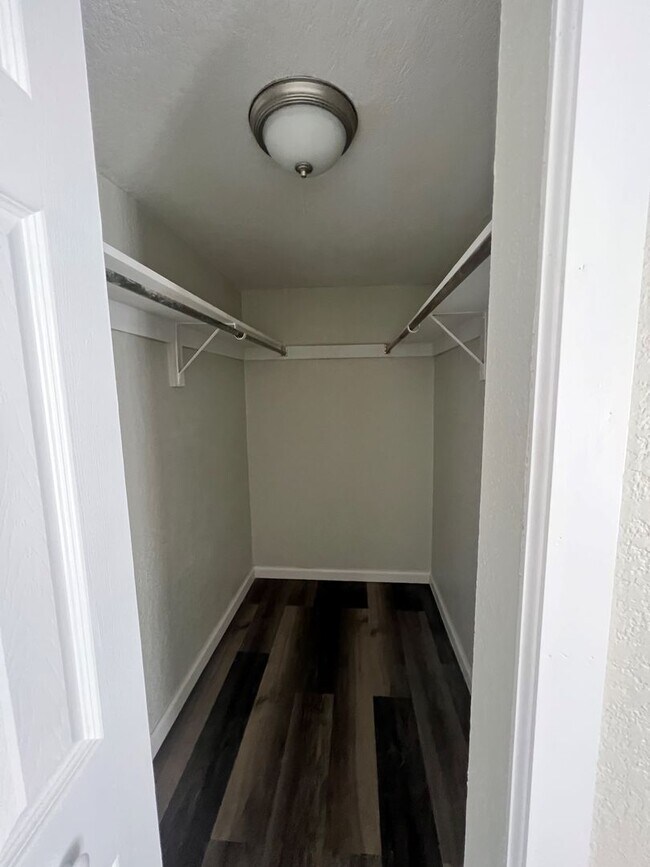 Foto del edificio - Fully Remodeled 1 Bedroom Condo in 55+ Community