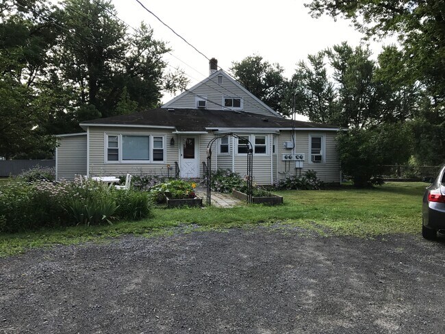 Building Photo - 11 Waterside Ln