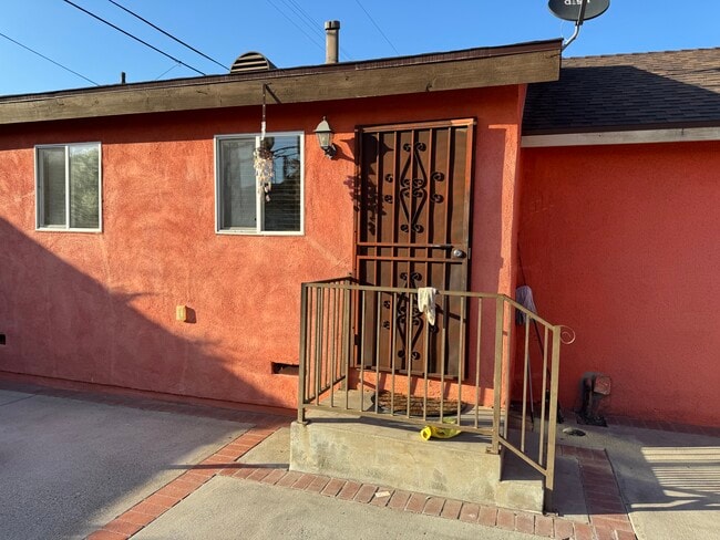 Foto del edificio - 9603 Kauffman Ave