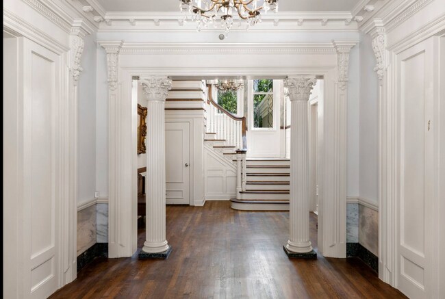 Foto del edificio - All-Utilities-Included Studio in Historic Bristol Manor | Pet Friendly