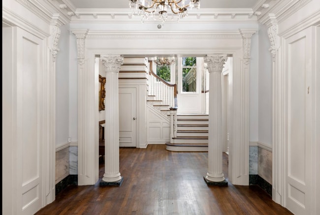 Building Photo - All-Utilities-Included Studio in Historic Bristol Manor | Pet Friendly