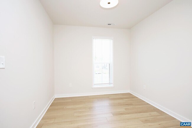 Foto del edificio - 6015 Bicknell St
