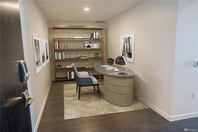 Building Photo - 1Bd+Den/1Ba Seattle Condo
