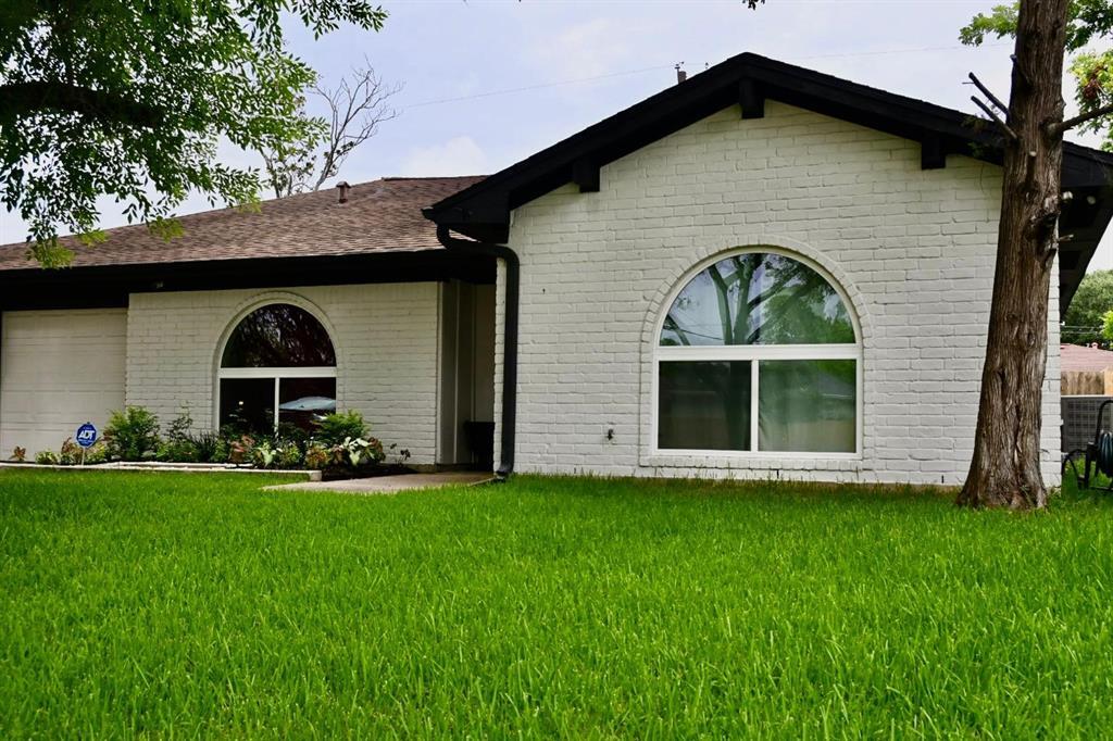 Foto principal - 11827 McLain Blvd
