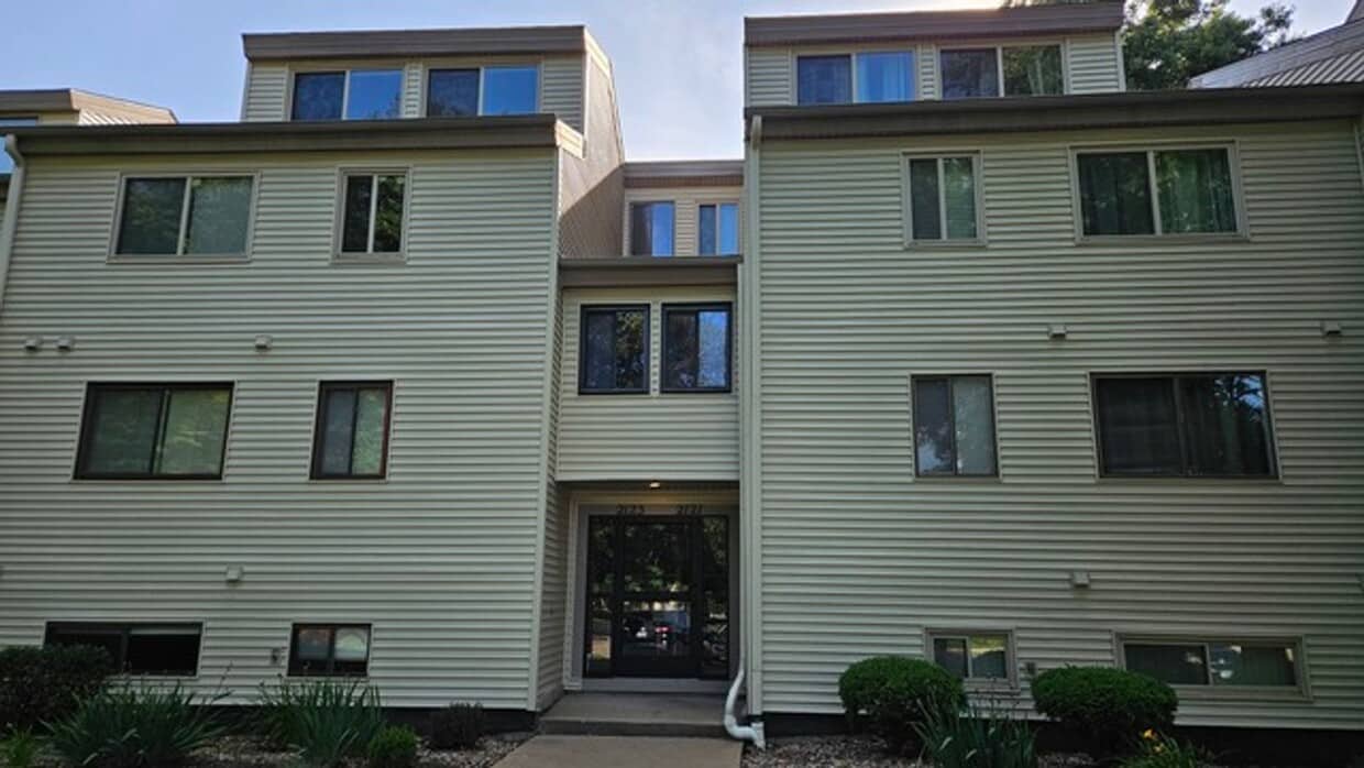 Primary Photo - 2 Bedroom Condo in Colony West - Available...