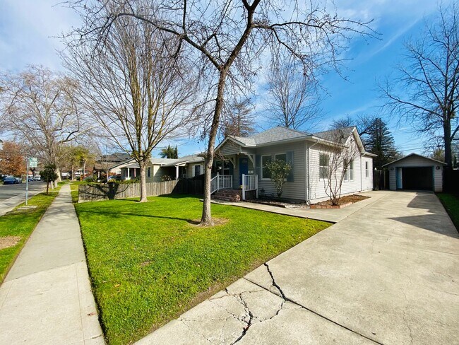 Building Photo - Nice Home in East Sacramento Close to UC D...