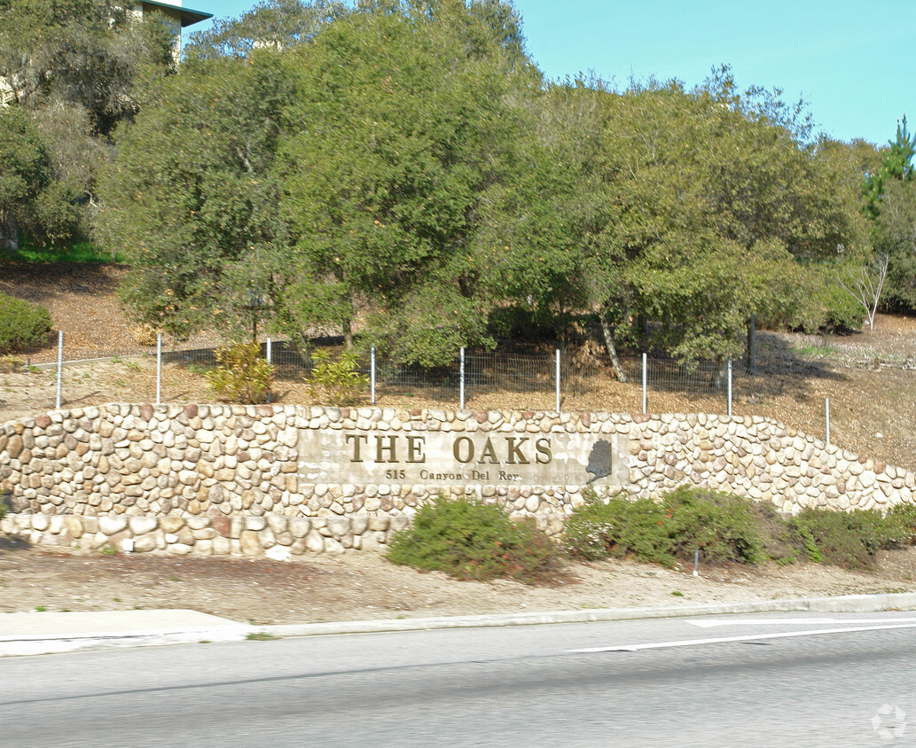 Building Photo - The Oaks of Del Ray