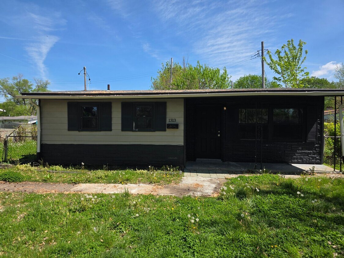 Primary Photo - Nicely Updated 3BD/1BA Ready Now