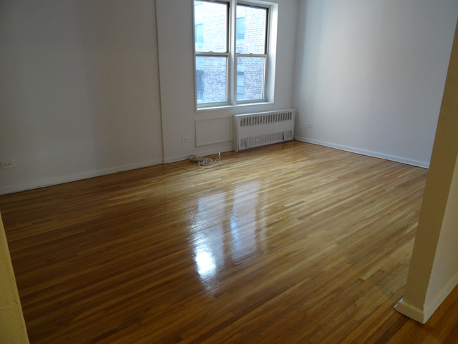 Building Photo - 91 E Van Cortlandt Ave