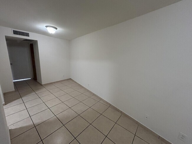 Foto del edificio - 2000 Springdale Blvd