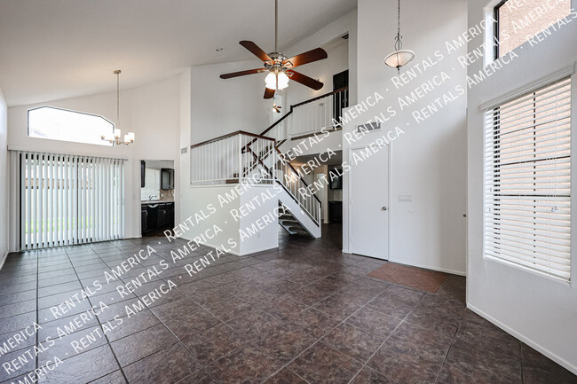 Foto del edificio - 967 E Rockwell Dr