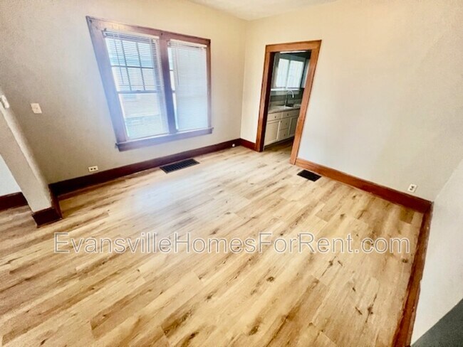 Foto del edificio - 521 E Broadway St