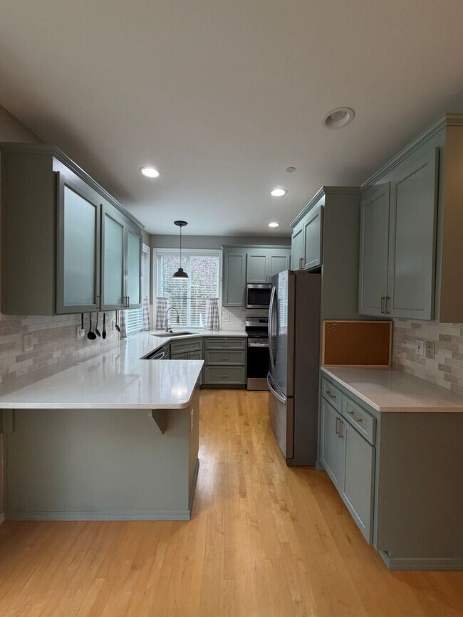 Foto del edificio - 2060 Hammond Ave