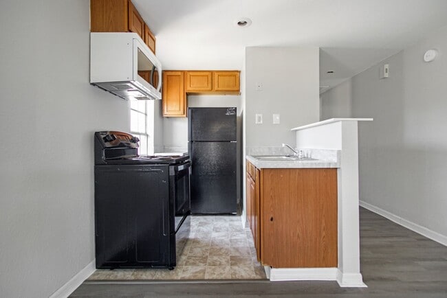 Building Photo - 1002 Avenue E