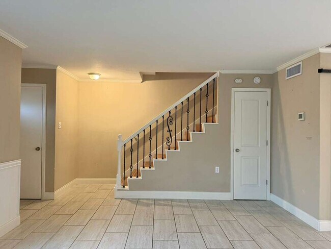 Foto del edificio - Modern Medical Center Gem with Stylish Upgrades & Private Patio Living