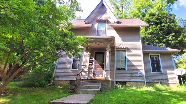 Photo - 321 E Cross St Apartment