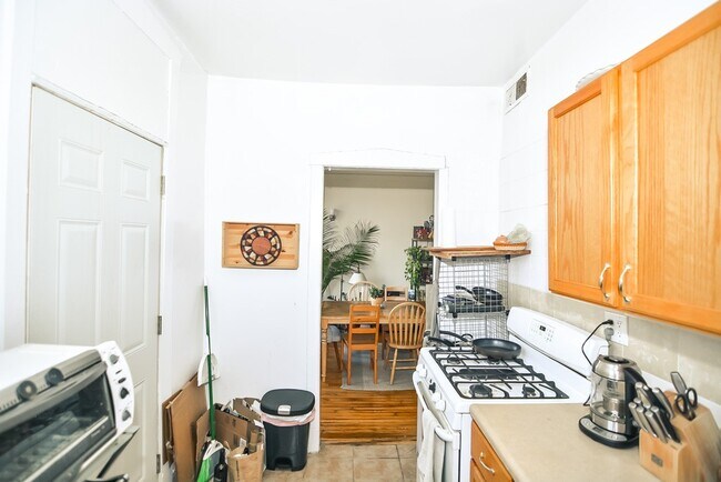 Foto del edificio - 1559 W Pratt Blvd