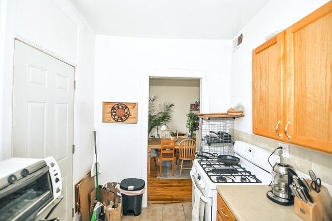 Building Photo - 1559 W Pratt Blvd