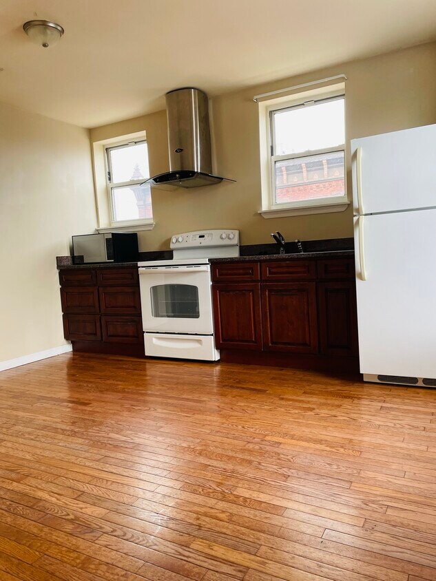 Kitchen - 1520 Moore St
