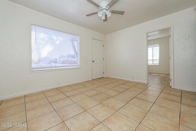 Building Photo - 2631 N Fontana Ave