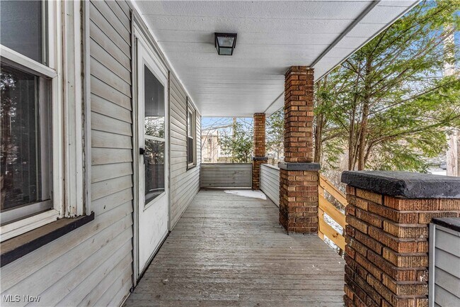 Foto del edificio - 11601 Headley Ave