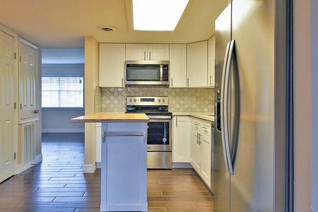 Building Photo - 12633 Memorial Dr