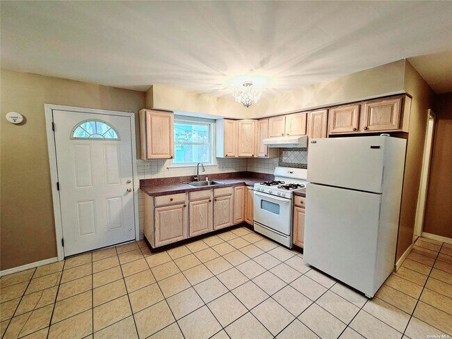 Building Photo - 1162 Brookdale Ave