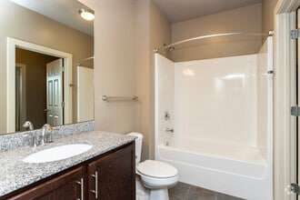 1BR, 1BA - Goldenrod 2 - Shadow Lake Square