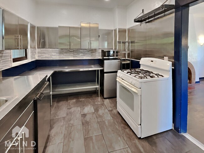 Foto del edificio - 312 E 19th St