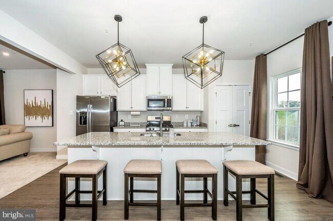 Foto del edificio - 324 Pemberton Park Ln