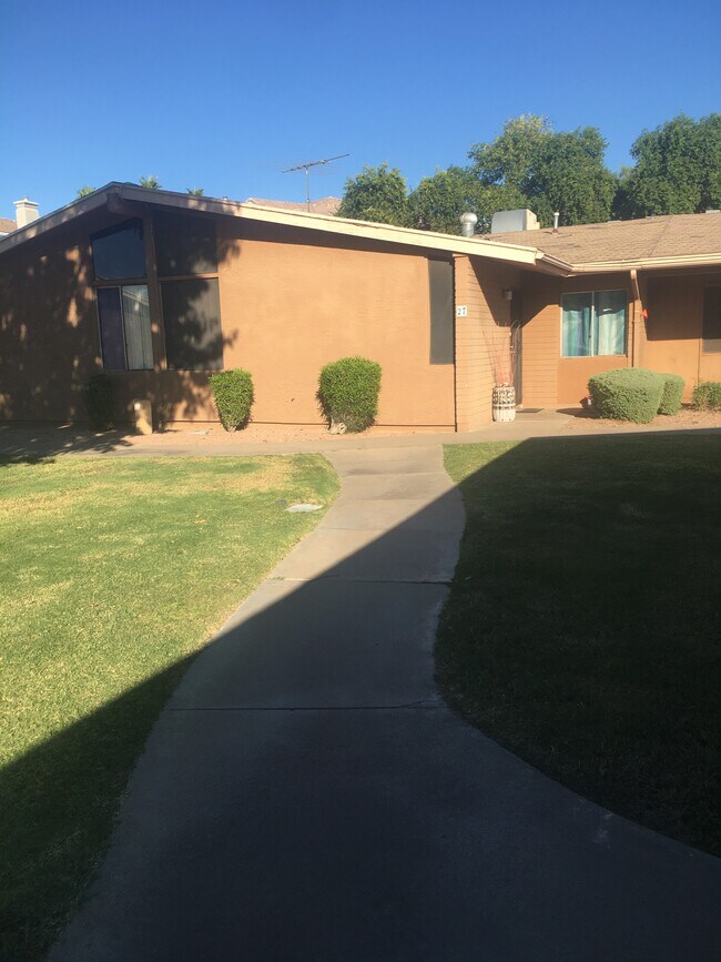 Foto del edificio - 1718 E Campbell Ave