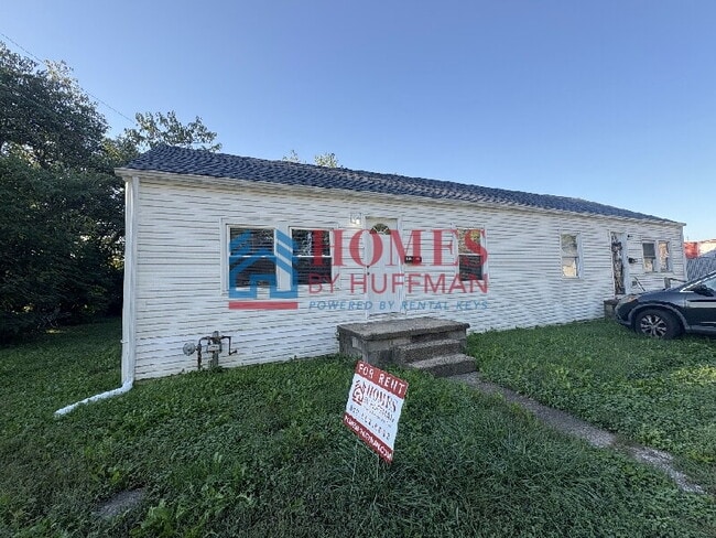 Building Photo - Two Bedroom Duplex | North Side Location