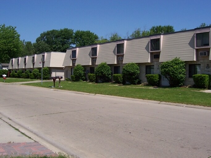 Primary Photo - LakePointe Townhouses